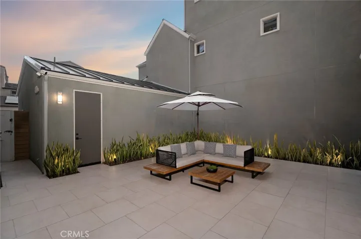 120 Frame, Irvine, California 92618