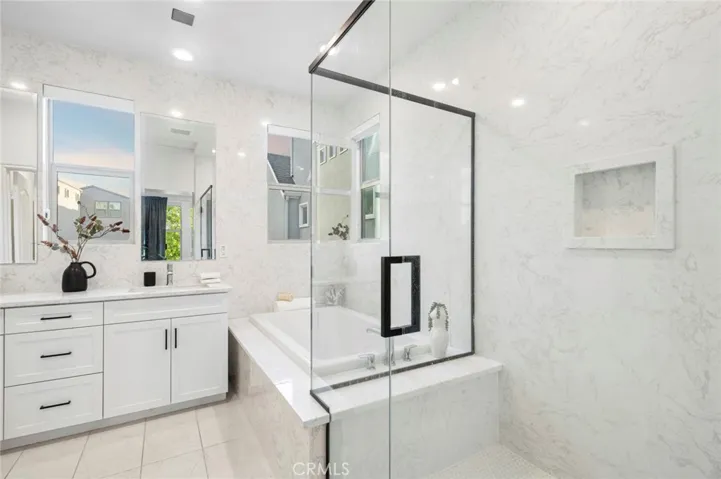 120 Frame, Irvine, California 92618