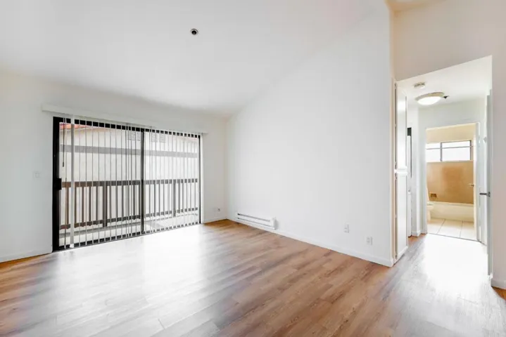 15065 Hesperian Boulevard 22, San Leandro, California 94578