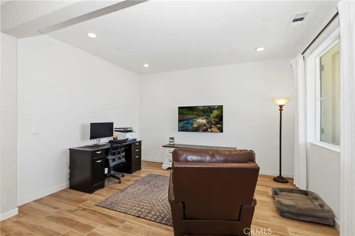 4th Bedroom/ Office/Bonus