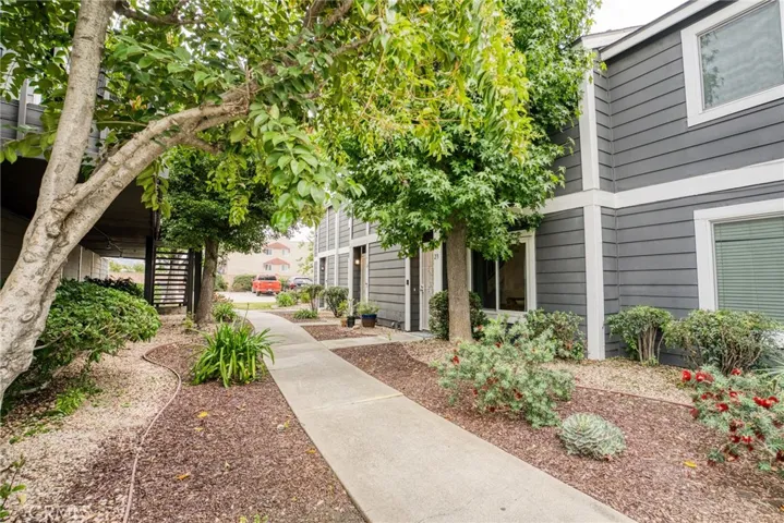 824 N Pasadena Avenue 23, Azusa, California 91702