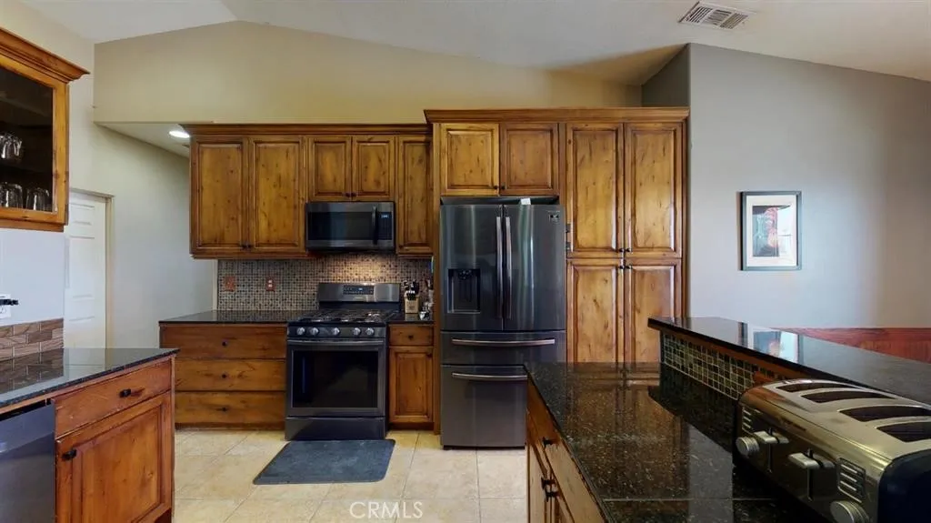 60369 Granada, Joshua Tree, California 92252 — photo 4