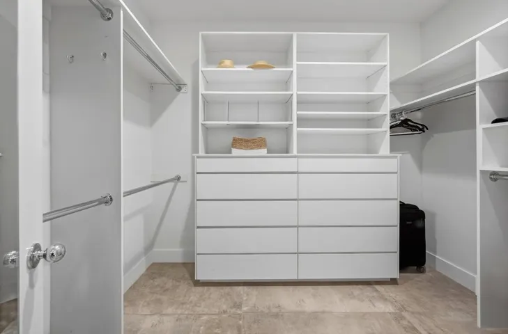 Walk in closet