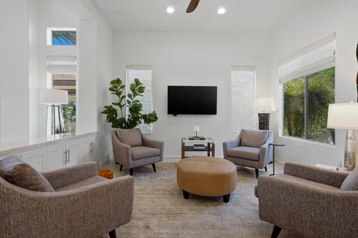 Formal dining room or sitting area