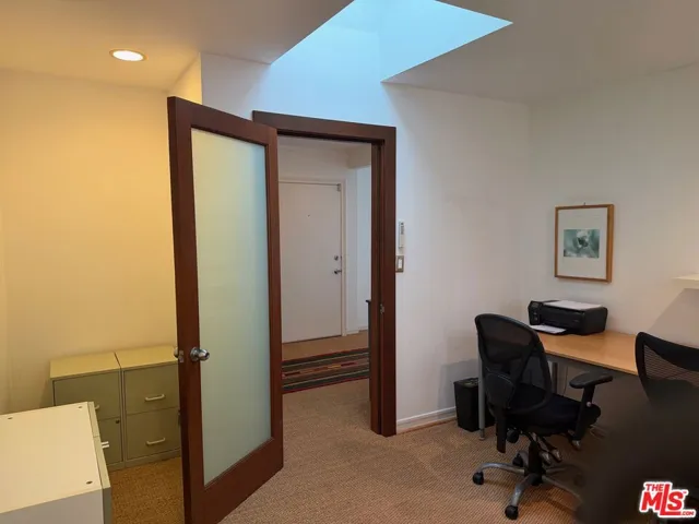 2nd Bedrm/Den w/ Skylight