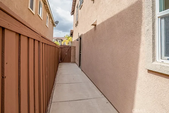 Sideyard Right