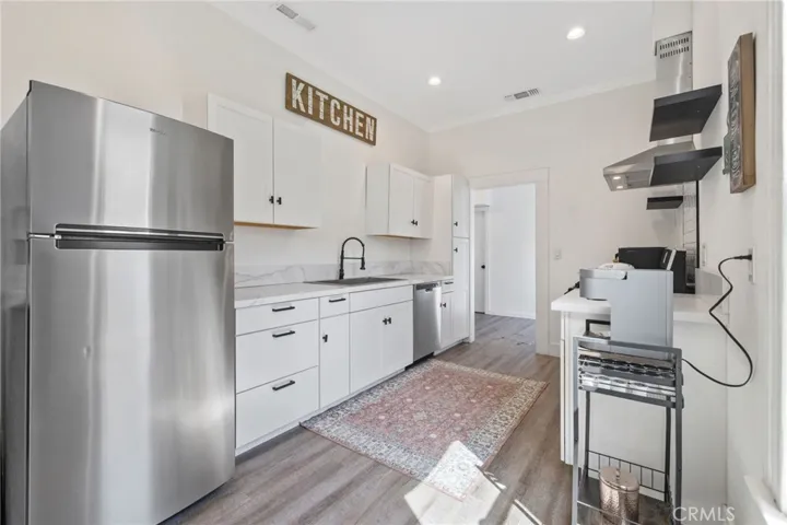 124 W Florinda, Hanford, California 93230