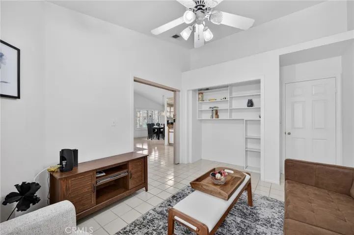 Den/3rd bedroom/flex space