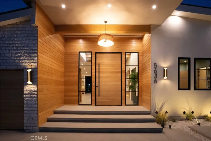 Av Rawlings, Woodland Hills, California 91367