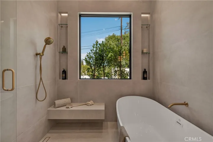 Av Rawlings, Woodland Hills, California 91367