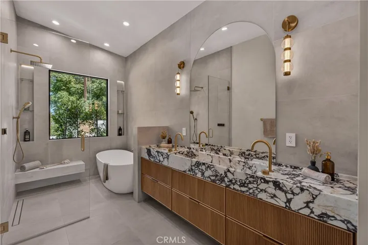 Av Rawlings, Woodland Hills, California 91367