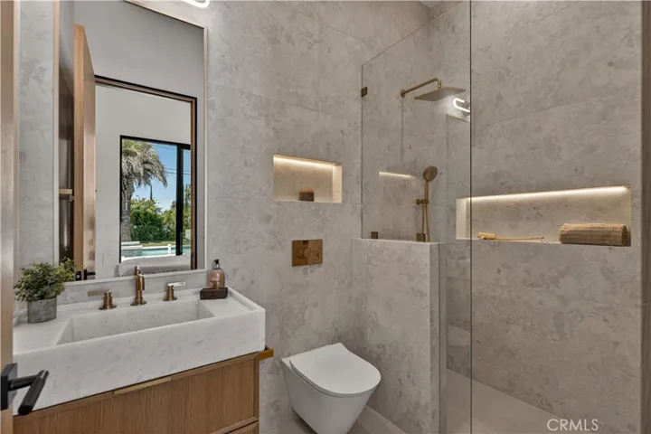 Av Rawlings, Woodland Hills, California 91367