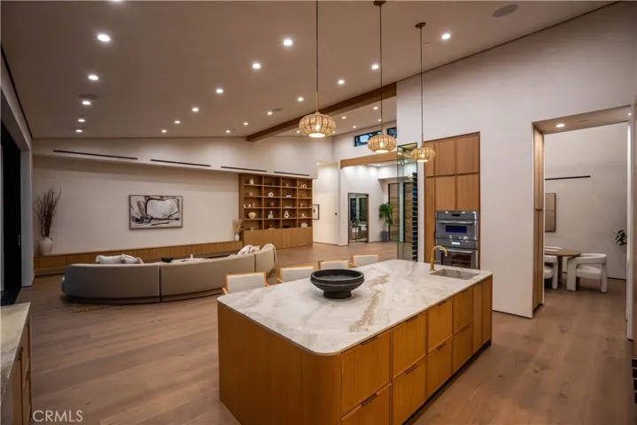 Av Rawlings, Woodland Hills, California 91367