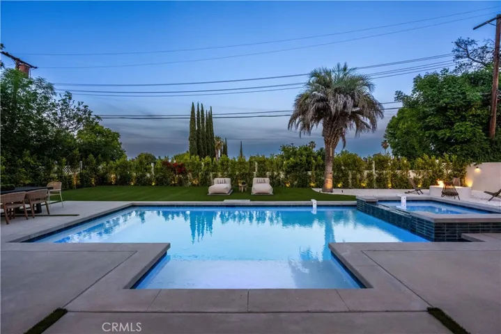 Av Rawlings, Woodland Hills, California 91367