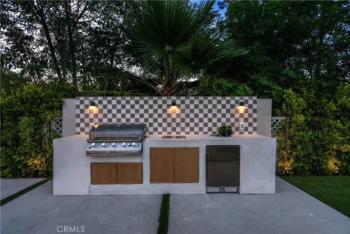 Av Rawlings, Woodland Hills, California 91367