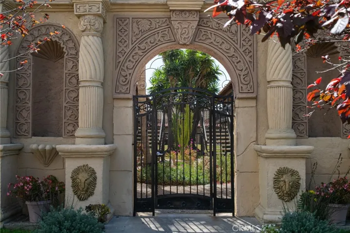 293 Avocado Street, Costa Mesa, California 92627