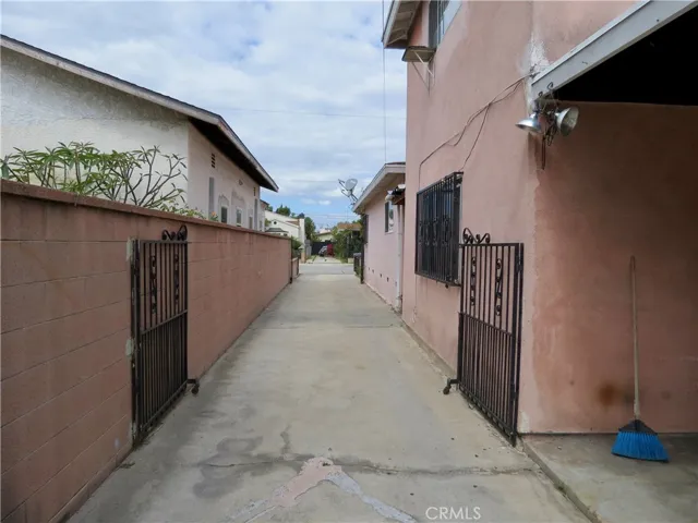 658 Oakford, East Los Angeles, California 90022