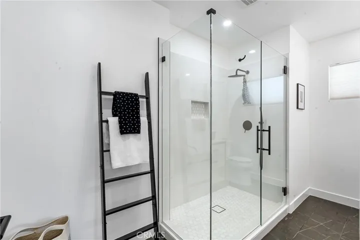GUEST SUITE BATHROOM