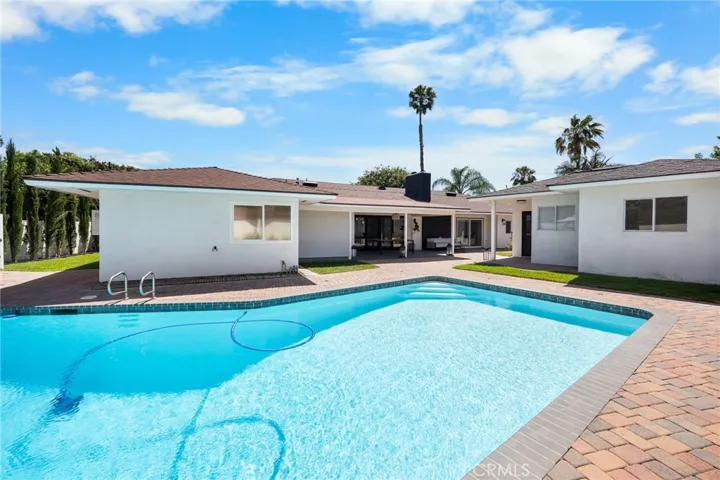 GORGEOUS POOL