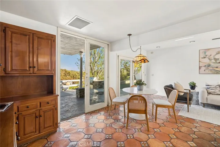 10392 Mira Vista, North Tustin, California 92705