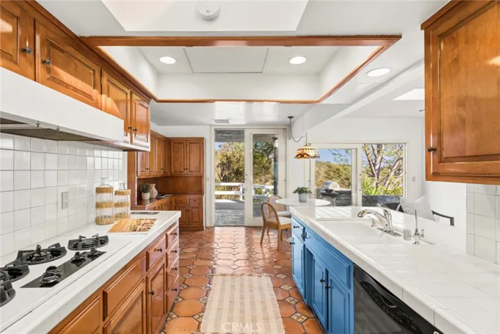 10392 Mira Vista, North Tustin, California 92705