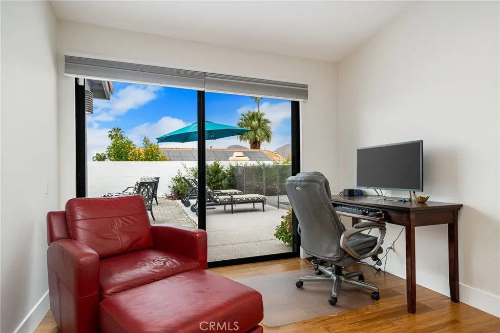 Office/Sitting area