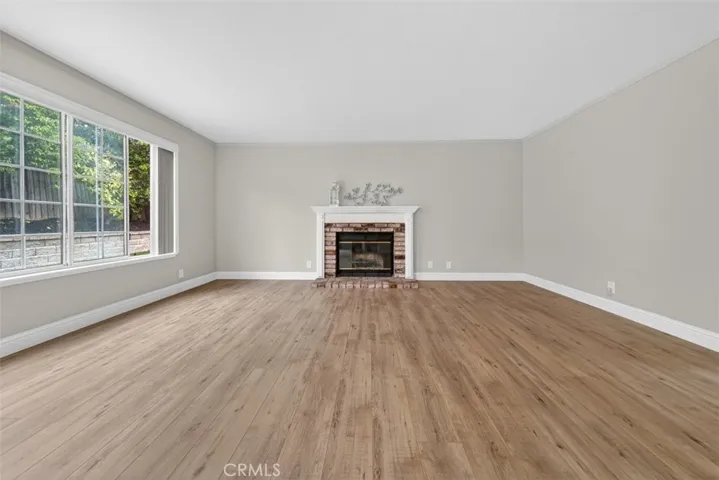 Fireplace/Living Rom