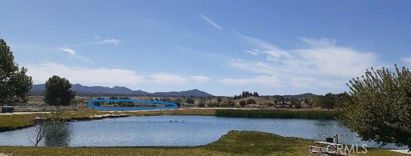 shows the location close to the lake