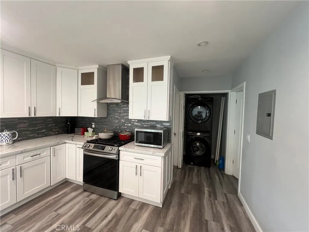 1 Bedroom & full bath on this side of the kitchen