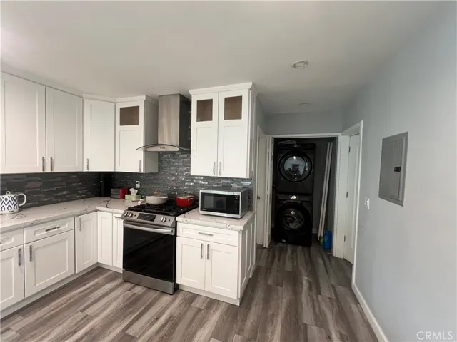 1 Bedroom & full bath on this side of the kitchen