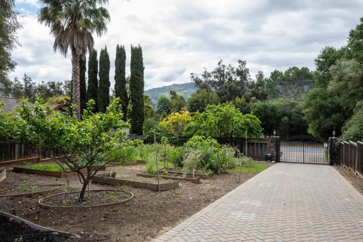 1901 Quail Meadow Road, Los Altos, California 94024