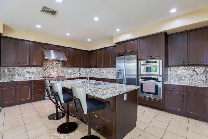 6877 Thistle Street, Eastvale, California 92880