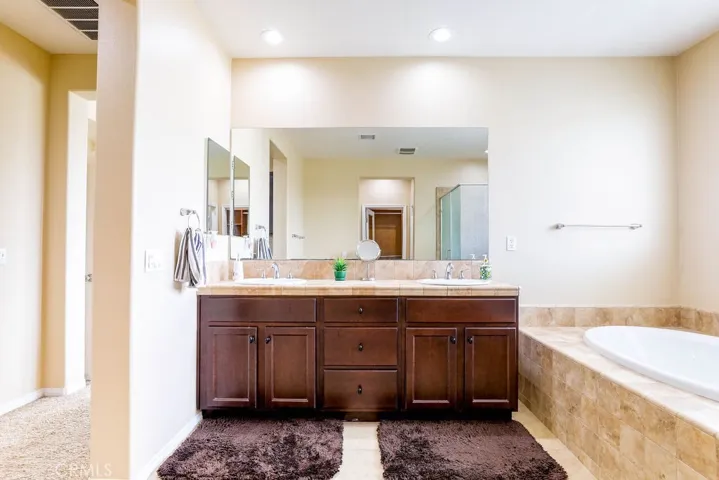 6877 Thistle Street, Eastvale, California 92880