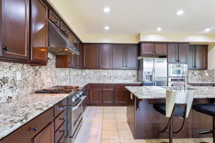 6877 Thistle Street, Eastvale, California 92880