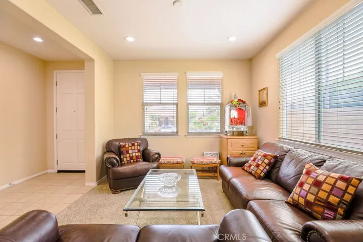 6877 Thistle Street, Eastvale, California 92880