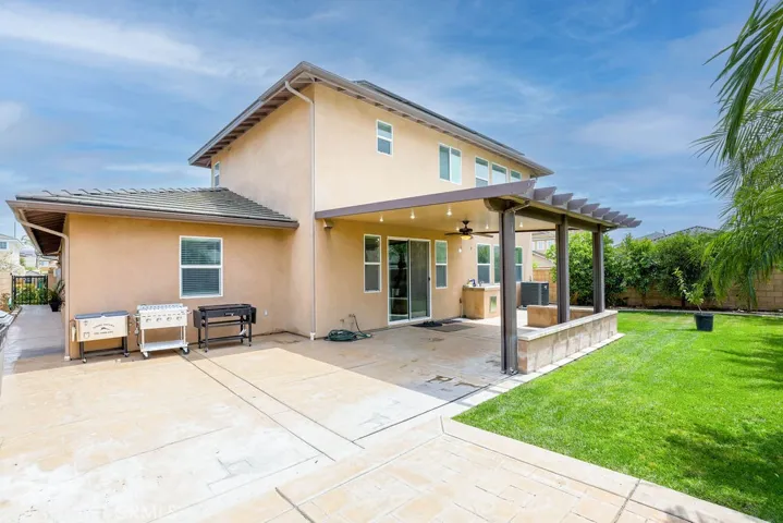 6877 Thistle Street, Eastvale, California 92880