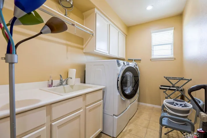 6877 Thistle Street, Eastvale, California 92880