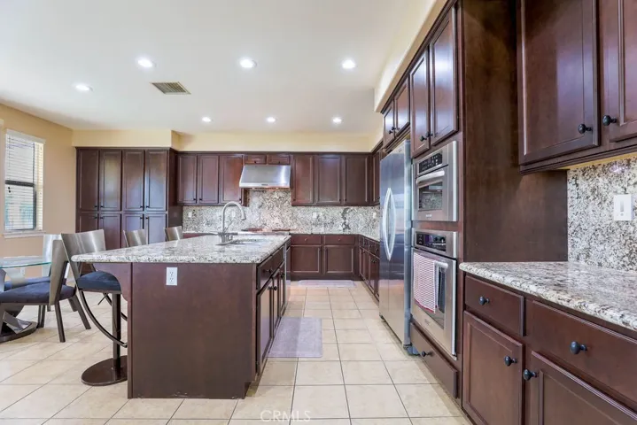 6877 Thistle Street, Eastvale, California 92880
