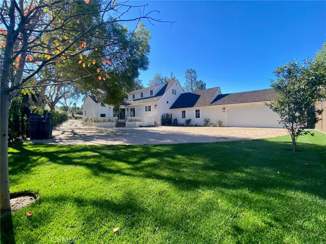 Beautiful Home in a beautiful setting