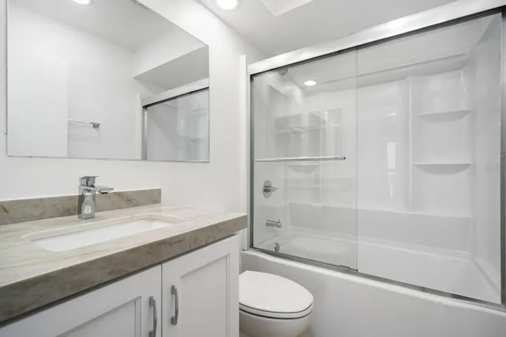 GUEST BATHROOOM