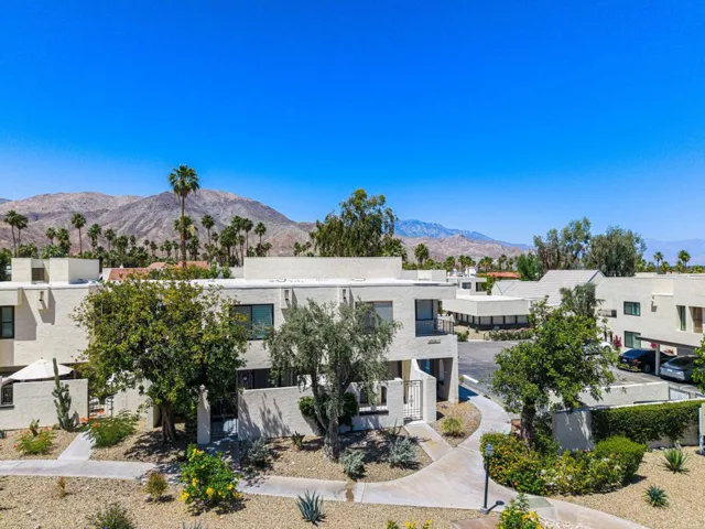 2-STORY END UNIT