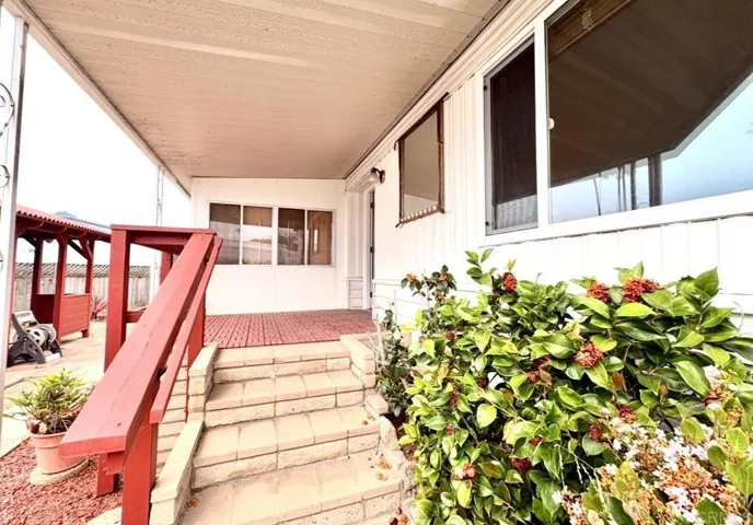 One entry with steps and one with ramp