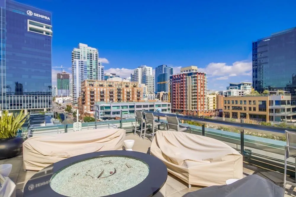 Common Area Outdoor Dining/Seating Area/BBQ and Firepit, with Views of Petco Park and the Gaslamp District