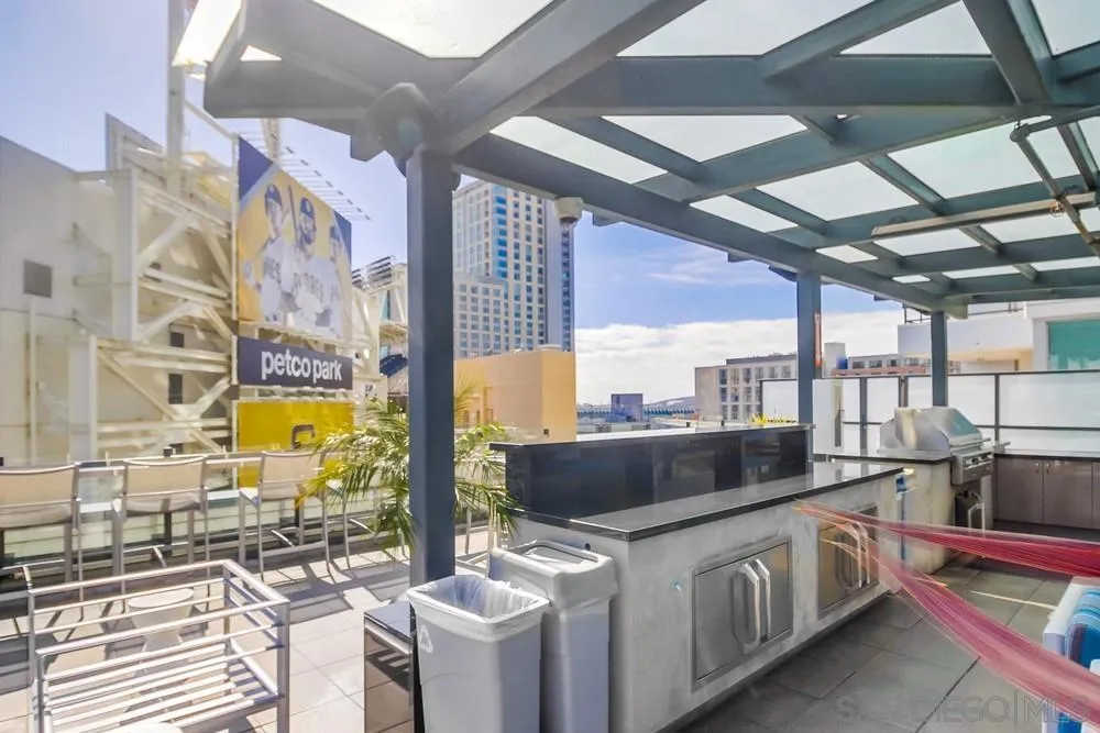 Common Area Outdoor Dining/Seating Area/BBQ and Firepit, with Views of Petco Park and the Gaslamp District
