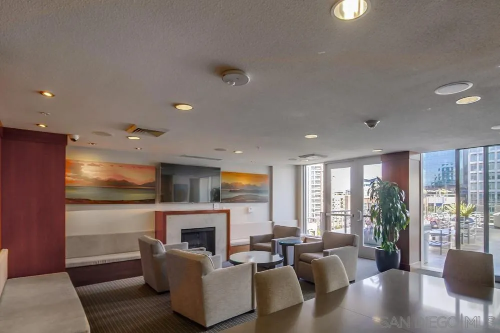 Community Room for Parties, Work, or Gathering.