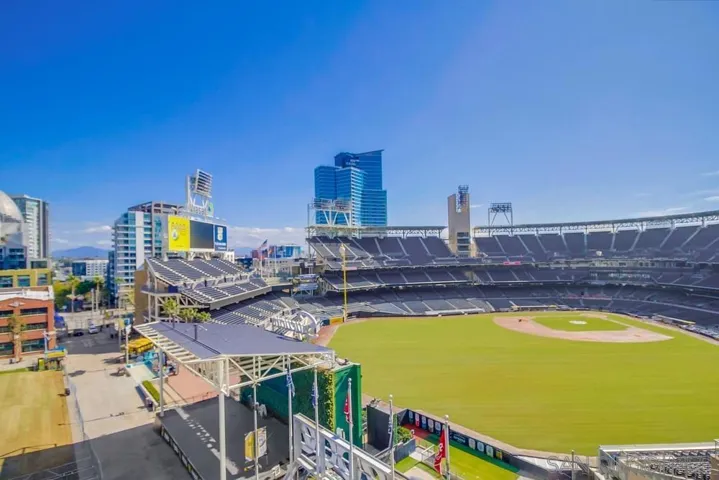Common Area Outdoor Dining/Seating Area/BBQ and Firepit, with Views of Petco Park and the Gaslamp District