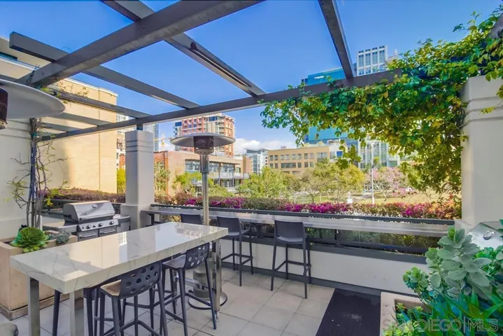 Common Area Outdoor Dining/Seating Area/BBQ and Firepit, with Views of Petco Park and the Gaslamp District