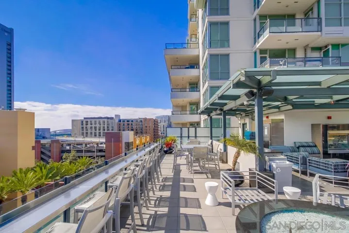 Common Area Outdoor Dining/Seating Area and BBQ, with Views of Petco Park and the Gaslamp District