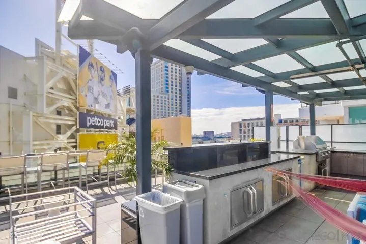 Common Area Outdoor Dining/Seating Area/BBQ and Firepit, with Views of Petco Park and the Gaslamp District