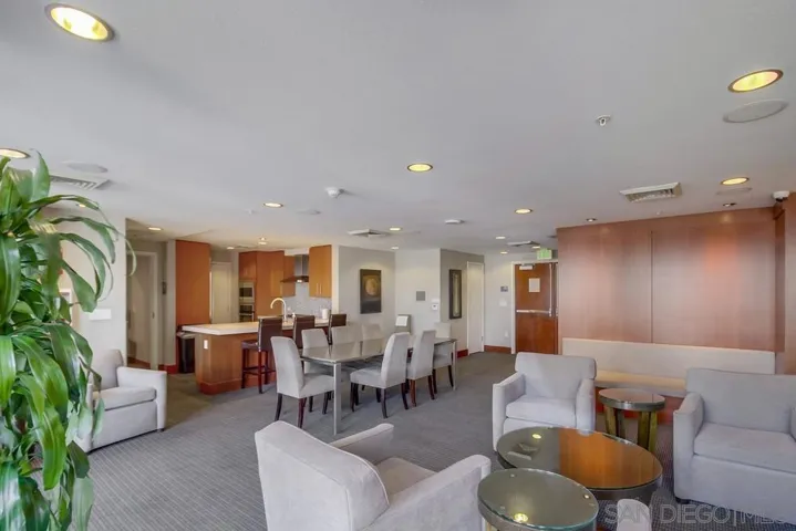 Community Room for Parties, Work, or Gathering.